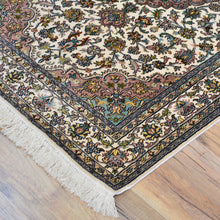 Load image into Gallery viewer, Hand-Knotted Kashmiri Silk Traditional Design Handmade Rug (Size 2.8 X 4.1) Cwral-11208