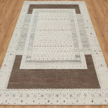 Load image into Gallery viewer, Hand-Knotted Modern Ivory Contemporary Design Wool Rug (Size 5.0 X 7.11) Cwral-11373