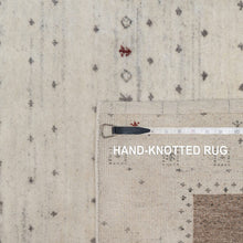 Load image into Gallery viewer, Hand-Knotted Modern Ivory Contemporary Design Wool Rug (Size 5.0 X 7.11) Cwral-11373