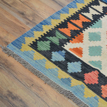 Load image into Gallery viewer, Hand-Woven Tribal Reversible Handmade Oriental Wool Kilim Rug (Size 5.10 X 7.9 ) Cwral-10188