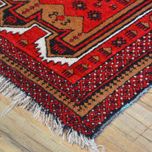 Load image into Gallery viewer, Hand-Knotted Vintage Baluch Tribal Design Handmade Wool Rug (Size 2.9 X 4.8) Cwral-4722