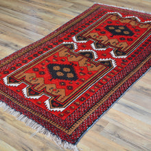 Load image into Gallery viewer, Hand-Knotted Vintage Baluch Tribal Design Handmade Wool Rug (Size 2.9 X 4.8) Cwral-4722