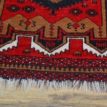 Load image into Gallery viewer, Hand-Knotted Vintage Baluch Tribal Design Handmade Wool Rug (Size 2.9 X 4.8) Cwral-4722