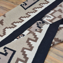 Load image into Gallery viewer, nava jo rugs