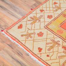 Load image into Gallery viewer, Hand-Knotted Vintage Yorkan Design Handmade Wool Rug (Size 4.8 X 6.9) Cwral-7236