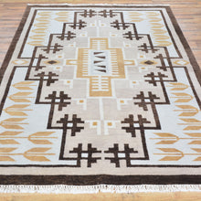 Load image into Gallery viewer, Hand-Knotted Tribal Peshawar Navajo Design Wool Rug (Size 5.1 X 8.2) Cwral-7305