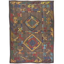 Load image into Gallery viewer, Oriental rugs, hand-knotted carpets, sustainable rugs, classic world oriental rugs, handmade, United States, interior design,  Cwral-7323