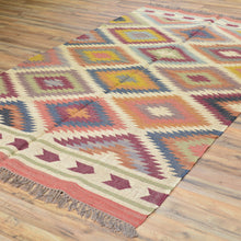 Load image into Gallery viewer, Hand-Woven Flatweave Reversible Kilim Jute/Wool Rug (Size 4.11 X 8.3) Cwral-7335