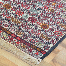 Load image into Gallery viewer, Flatweave Soumak Fine Tribal Maleeki Handmade Wool Rug (Size 4.5 X 6.1) Cwral-7821