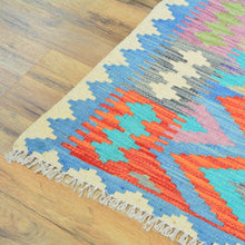 Load image into Gallery viewer, Flatweave Tribal Handmade Geometric Design Wool Rug (Size 4.1 X 6.0 ) Cwral-8277