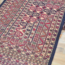 Load image into Gallery viewer, soumak rug