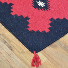 Load image into Gallery viewer, Hand-Woven Reversible Kilim Southwestern Design Wool Rug (Size 4.1 X 6.0) Cwral-8523