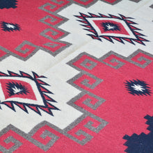 Load image into Gallery viewer, Hand-Woven Reversible Kilim Southwestern Design Wool Rug (Size 4.1 X 6.0) Cwral-8523