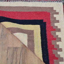 Load image into Gallery viewer, Hand-Woven Southwestern Design Wool Handmade Rug (Size 6.6 X 9.10) Cwral-8691