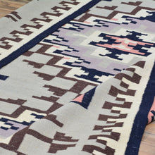 Load image into Gallery viewer, Hand-Woven Reversible Navajo Style Handmade Wool Rug (Size 6.5 X 9.8) Cwral-8712