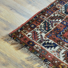 Load image into Gallery viewer, Hand-Knotted Vintage Oriental Persian Tribal Wool Rug (Size 4.1 X 4.11) Cwral-9108