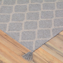 Load image into Gallery viewer, Hand-Woven Reversible Southwestern Design Kilim Wool Rug (Size 5.0 X 6.11) Brrsf-1356