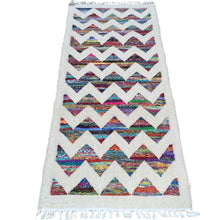 Load image into Gallery viewer, Hand-Woven Oriental Modern Sari Silk Handmade Kilim Rug (Size 2.6 X 6.4) Brrsf-1944