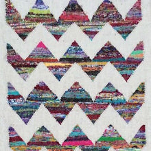 Load image into Gallery viewer, Hand-Woven Oriental Modern Sari Silk Handmade Kilim Rug (Size 2.6 X 6.4) Brrsf-1944