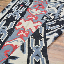 Load image into Gallery viewer, Hand-Woven Reversible Southwestern Design Handmade Wool Rug (Size 5.2 X 8.3) Cwral-10938