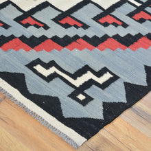 Load image into Gallery viewer, Hand-Woven Flat-Weave Southwestern Design Handmade Wool Rug (Size 4.9 X 7.9) Cwral-10941