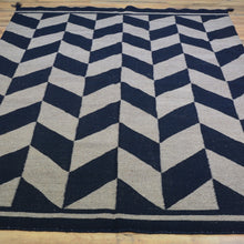 Load image into Gallery viewer, Hand-Woven Flat-Weave Contemporary Design Handmade Wool Rug (Size 5.3 X 6.11) Cwral-10983