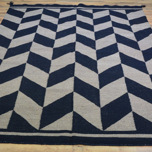 Hand-Woven Flat-Weave Contemporary Design Handmade Wool Rug (Size 5.3 X 6.11) Cwral-10983