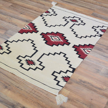 Load image into Gallery viewer, Hand-Woven Flat-Weave Contemporary Design Handmade Wool Rug (Size 2.6 X 4.0) Cwral-11046