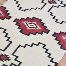 Load image into Gallery viewer, Hand-Woven Flat-Weave Contemporary Design Handmade Wool Rug (Size 2.6 X 4.0) Cwral-11046