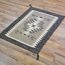 Load image into Gallery viewer, Hand-Woven Flat-Weave Contemporary Design Handmade Wool Rug (Size 2.2 X 3.0) Cwral-11049