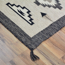 Load image into Gallery viewer, Hand-Woven Flat-Weave Contemporary Design Handmade Wool Rug (Size 2.2 X 3.0) Cwral-11052