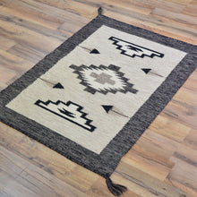 Load image into Gallery viewer, Hand-Woven Flat-Weave Contemporary Design Handmade Wool Rug (Size 2.2 X 3.0) Cwral-11052