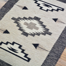 Load image into Gallery viewer, Hand-Woven Flat-Weave Contemporary Design Handmade Wool Rug (Size 2.2 X 3.0) Cwral-11052