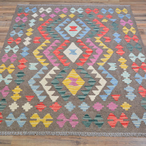 Hand-Woven Flat-Weave Traditional Design Handmade Wool Rug (Size 3.5 X 5.1) Cwral-11055