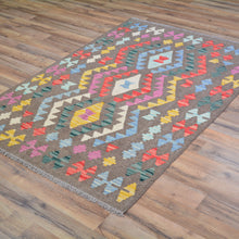 Load image into Gallery viewer, Hand-Woven Flat-Weave Traditional Design Handmade Wool Rug (Size 3.5 X 5.1) Cwral-11055