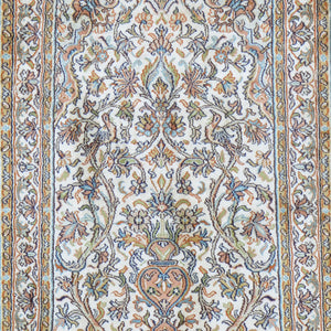 Hand-Knotted Kashmiri Silk Traditional Design Handmade Rug (Size 2.1 X 3.2) Cwral-11139