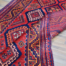 Load image into Gallery viewer, Hand-Knotted Tribal Vintage Shiraz Design Handmade Wool Rug (Size 4.8 X 9.10) Cwral-11418