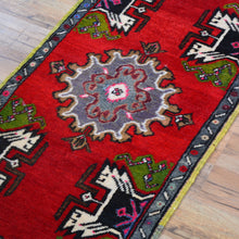 Load image into Gallery viewer, Hand-Knotted Vintage Traditional Turkish Design Handmade Rug (Size 1.7 X 3.0) Cwral-11529
