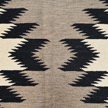 Load image into Gallery viewer, Hand-Woven Reversible Southwestern Design Handmade Kilim Rug (Size 5.0 X 7.0) Cwral-11817