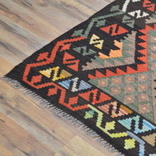 Load image into Gallery viewer, Hand-Woven Reversible Traditional Design Handmade Kilim Rug (Size 6.9 X 9.5) Cwral-10791