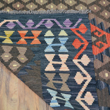 Load image into Gallery viewer, Hand-Woven Reversible Traditional Design Handmade Kilim Rug (Size 6.9 X 9.5) Cwral-10794