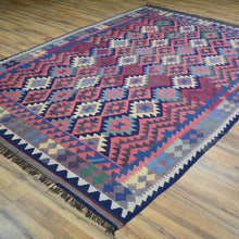 Load image into Gallery viewer, Hand-Woven Reversible Traditional Design Handmade Kilim Rug (Size 6.4 X 9.6) Cwral-10800