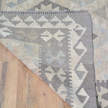 Load image into Gallery viewer, Hand-Woven Reversible Traditional Design Handmade Kilim Rug (Size 5.2 X 6.7) Cwral-10806