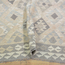 Load image into Gallery viewer, Hand-Woven Reversible Traditional Design Handmade Kilim Rug (Size 5.2 X 6.7) Cwral-10806