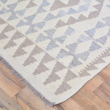 Load image into Gallery viewer, Hand-Woven Reversible Traditional Design Handmade Kilim Rug (Size 5.0 X 6.6) Cwral-10809