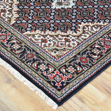 Load image into Gallery viewer, Hand-Knotted Mahi Design Handmade Wool Rug (Size 3.0 X 4.10) Cwral-10851