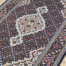 Load image into Gallery viewer, Hand-Knotted Mahi Design Handmade Wool Rug (Size 3.0 X 4.10) Cwral-10851