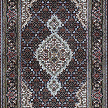 Load image into Gallery viewer, Hand-Knotted Mahi Design Handmade Wool Rug (Size 3.0 X 4.10) Cwral-10851