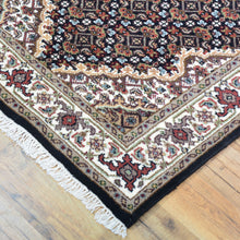 Load image into Gallery viewer, Hand-Knotted Oriental Mahi Design Handmade Wool &amp; Silk Rug (Size 2.6 X 25.0) Cwral-10551