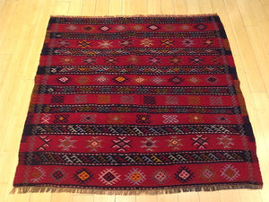 Beautiful Interior-Decorator Square Tribal Turkish Lovely Handwoven Kilim Handmade Real Wool Rug